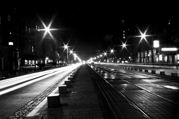 Black-and-white photo of the night city under the lights of the fanaries