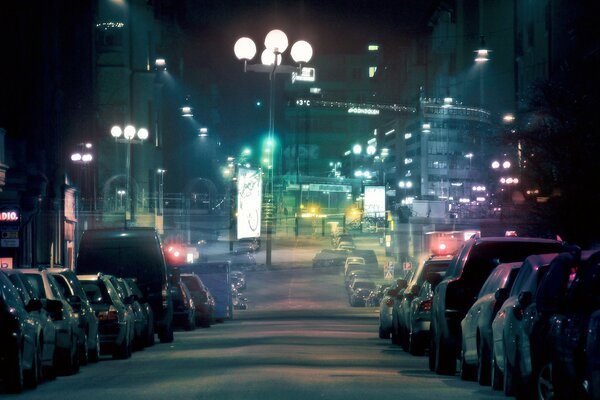 Ciudad nocturna. Luces encendidas. La luz de la ciudad dormida