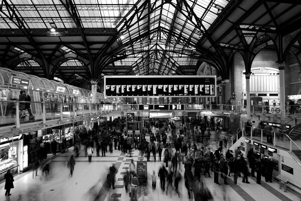 The hustle in London at the station