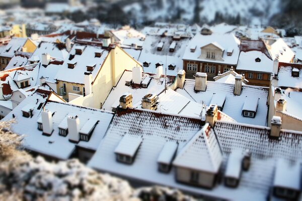 Techos cubiertos de nieve en Praga