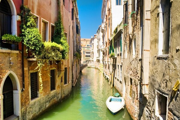 Barco en casa en Venecia