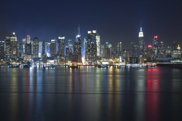 New York Night Lights, rivière, ville de nuit