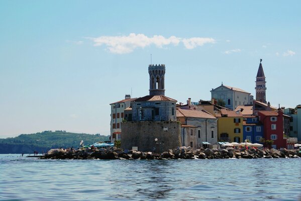 Photo of a city in Slovenia with the sea