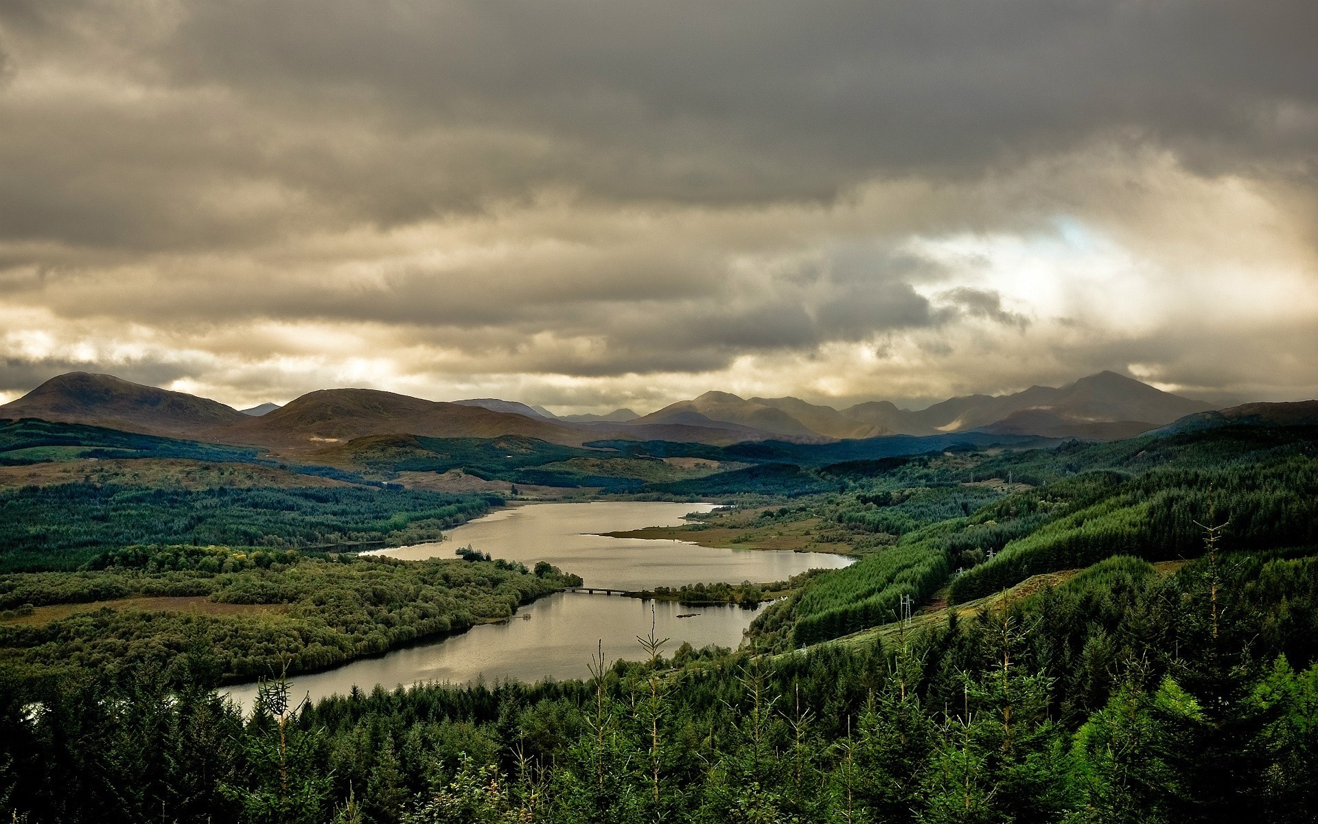 united kingdom lake scotland loch garry