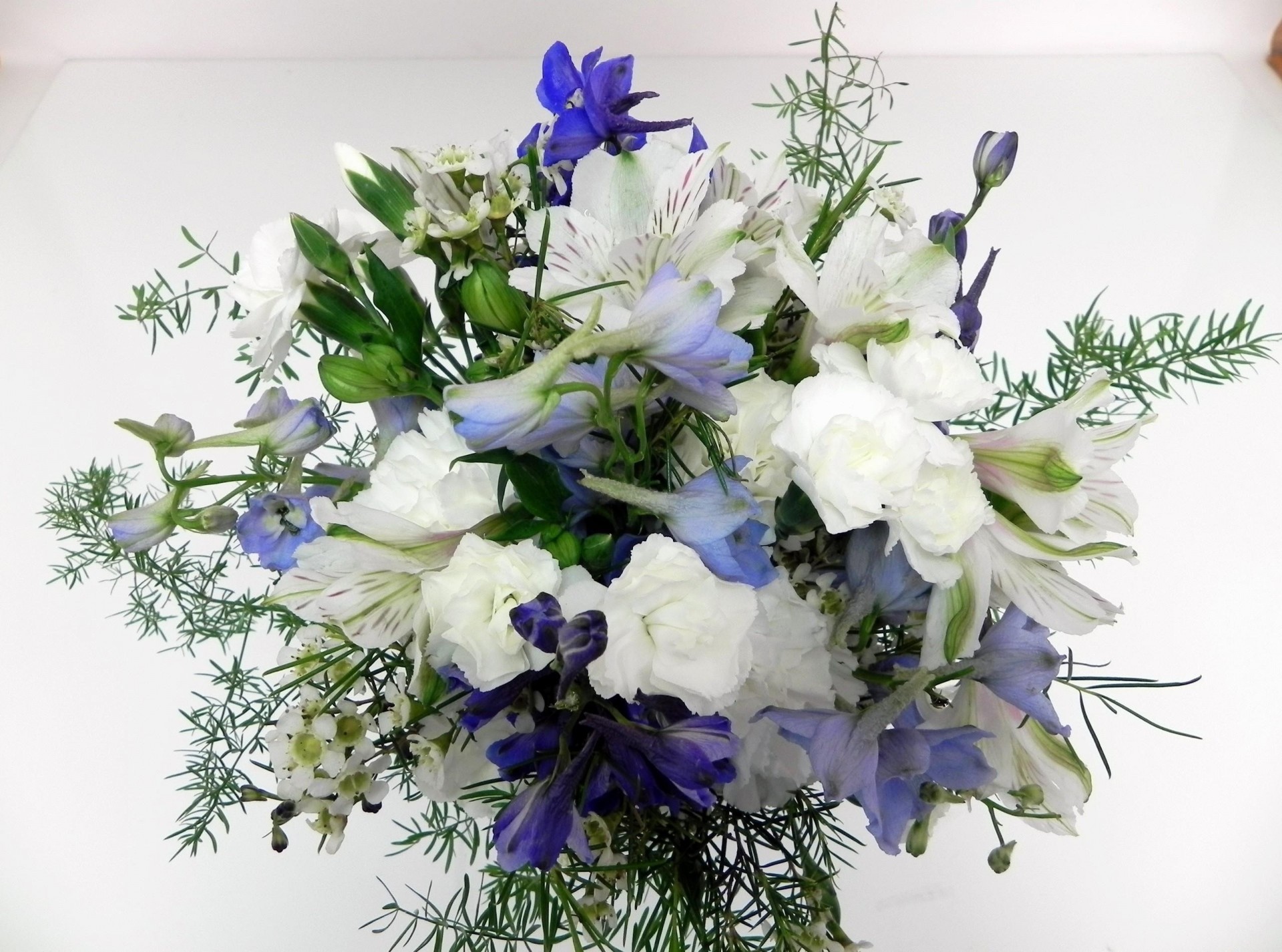 bouquet viola design fresia