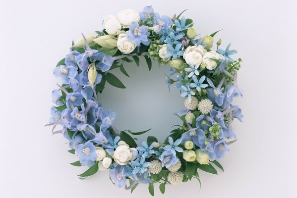 A wreath of clover and ranunculus flowers