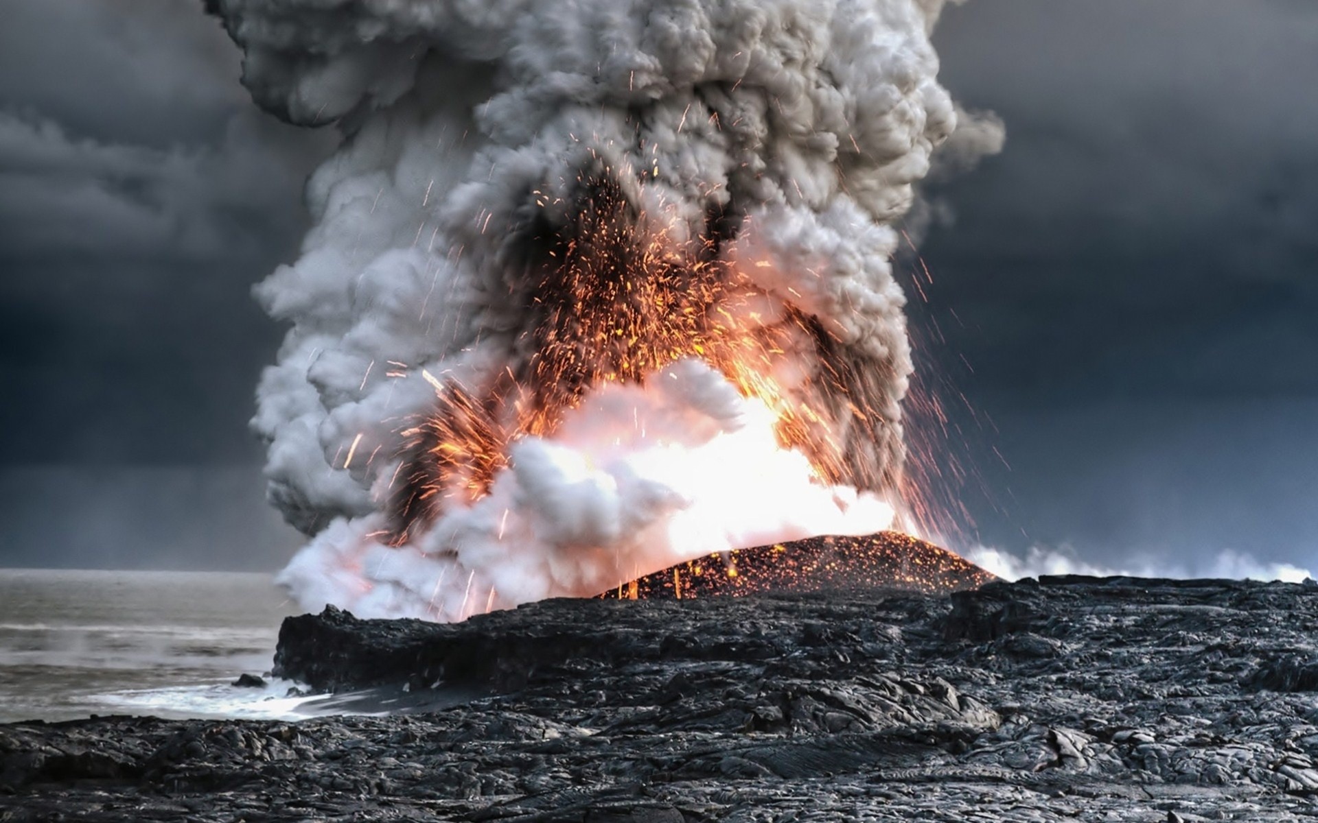 eruption smoke lava sparks volcano