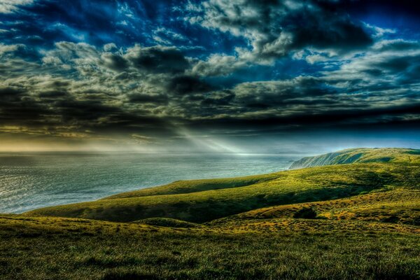 Paysage de bord de mer au coucher du soleil