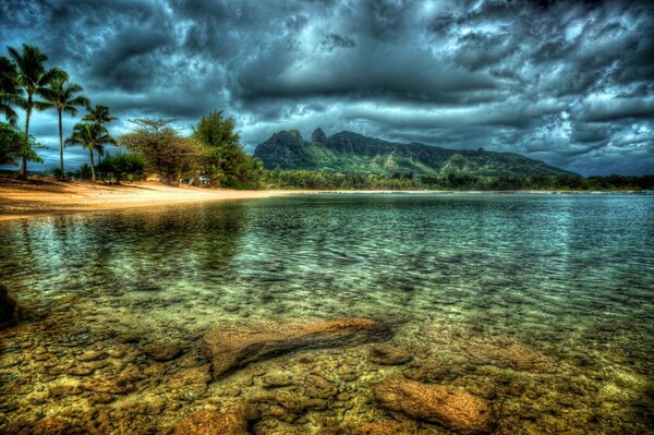 Tropischer Strand am Meer