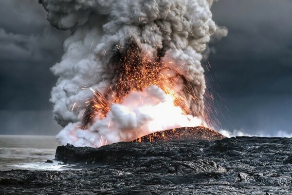 Volcanic eruption at sea