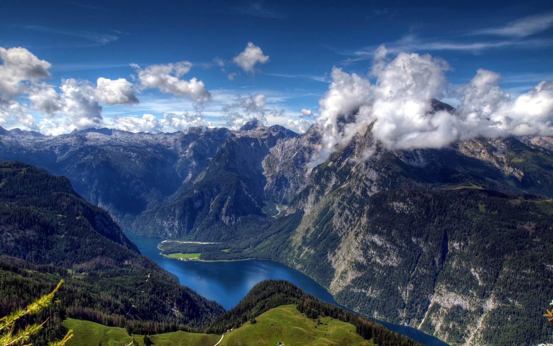 paesaggi montagne nuvole