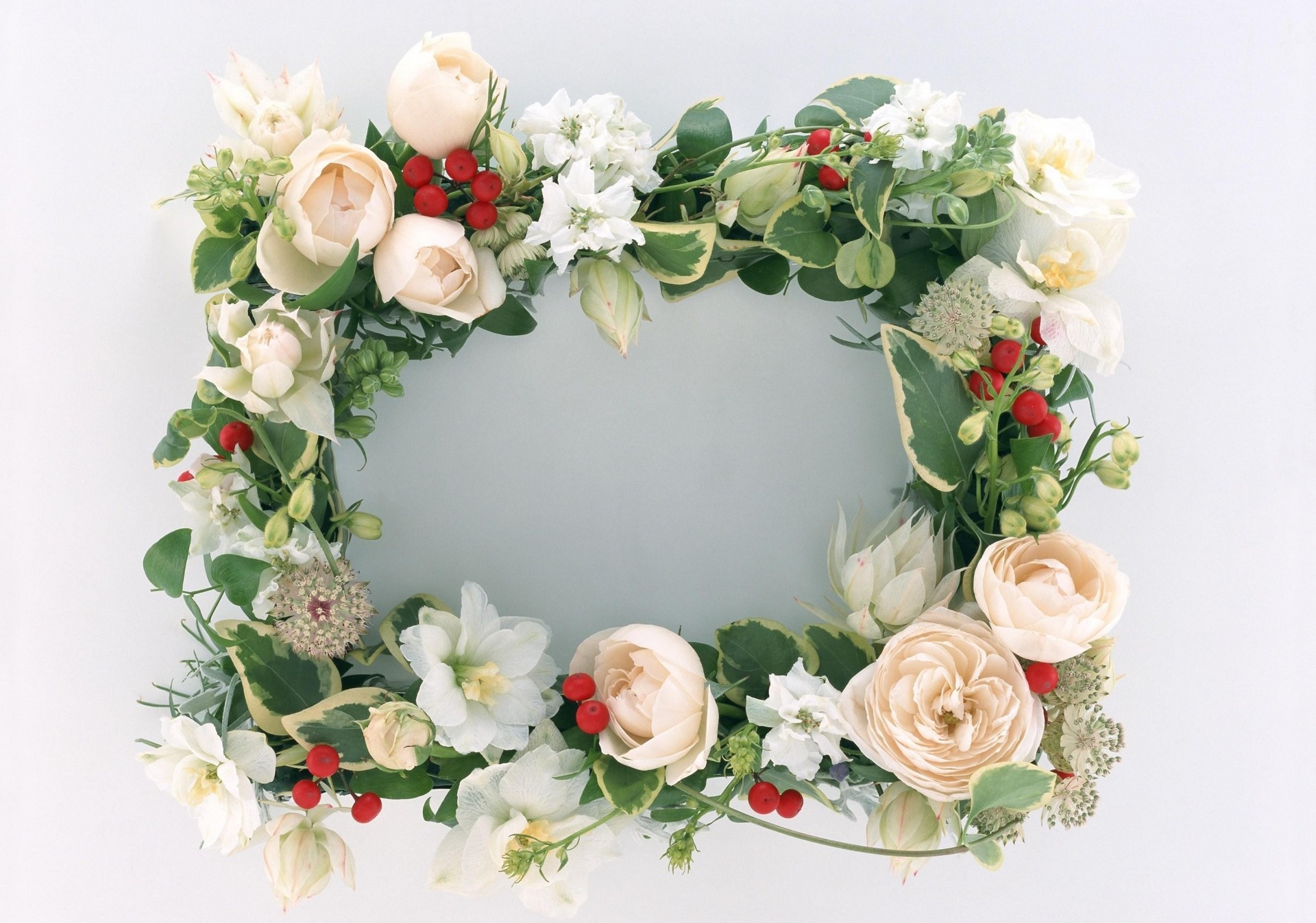 heet roses green berries flower crown composition