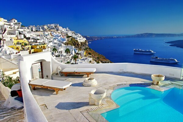 Santorin grec, paysage de maisons près de la mer