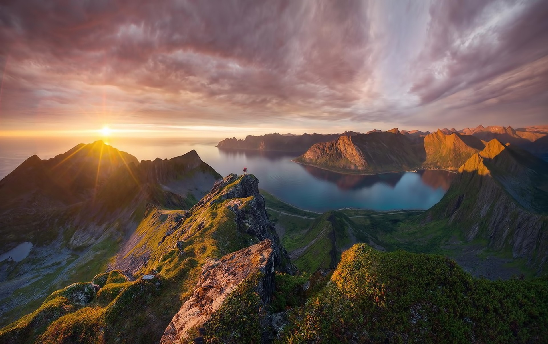 baia paesaggio tramonto norvegia sole nuvole mare lofoten rocce