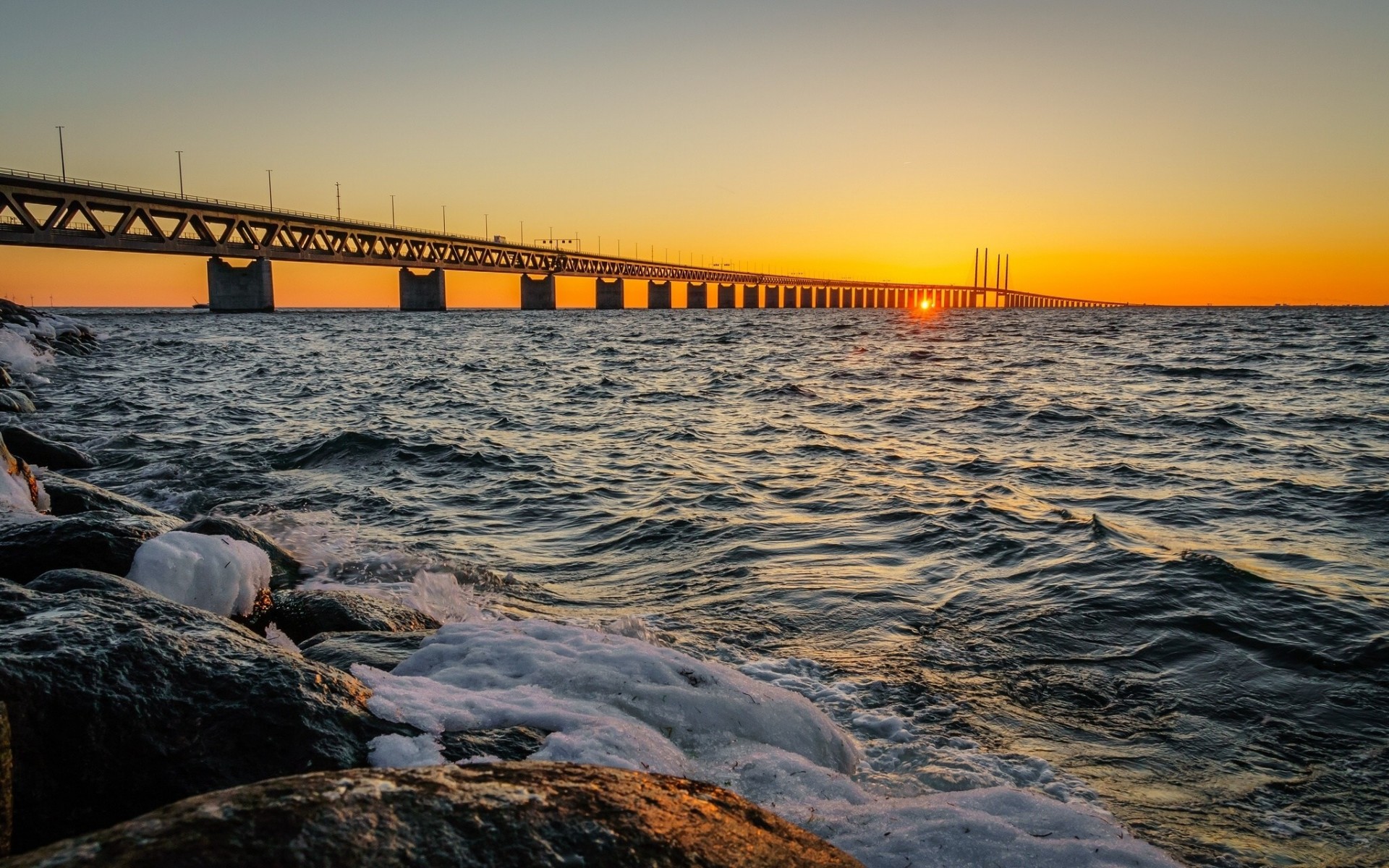 estrecho puesta del sol bunkeflostrand puente suecia