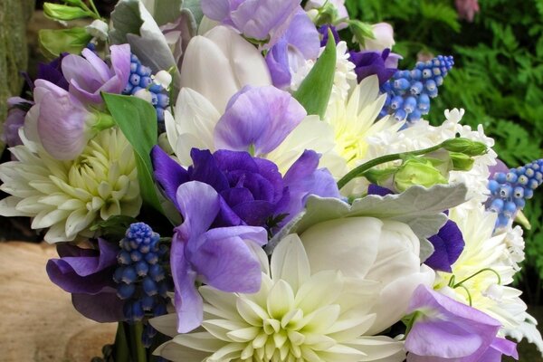 Hermosas flores en un ramo