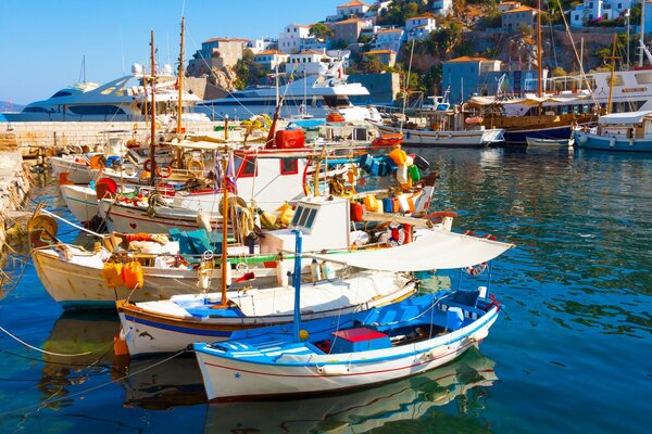 Muelle en el mar de Grecia