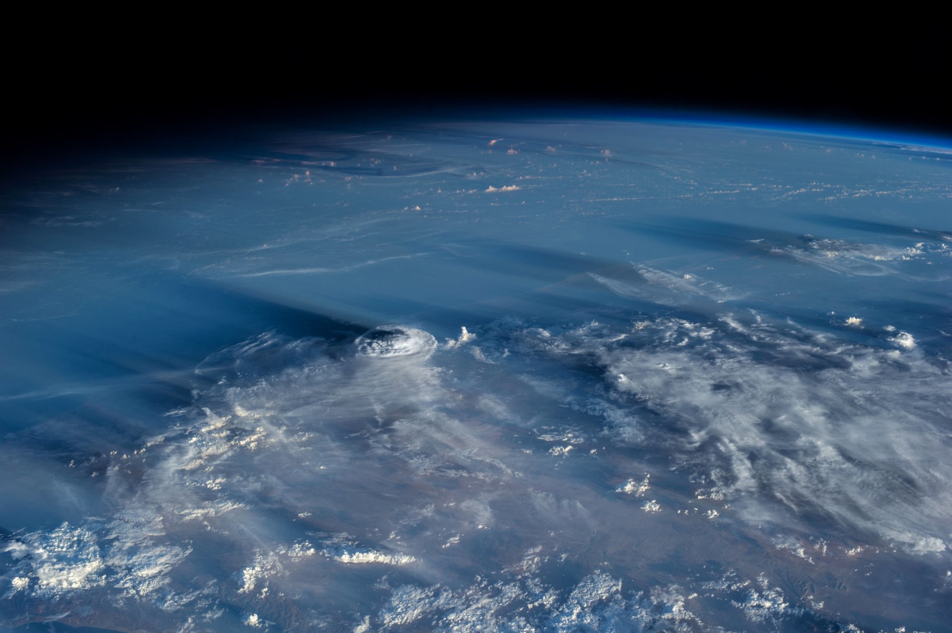 tierra planeta atmósfera nubes ciclón