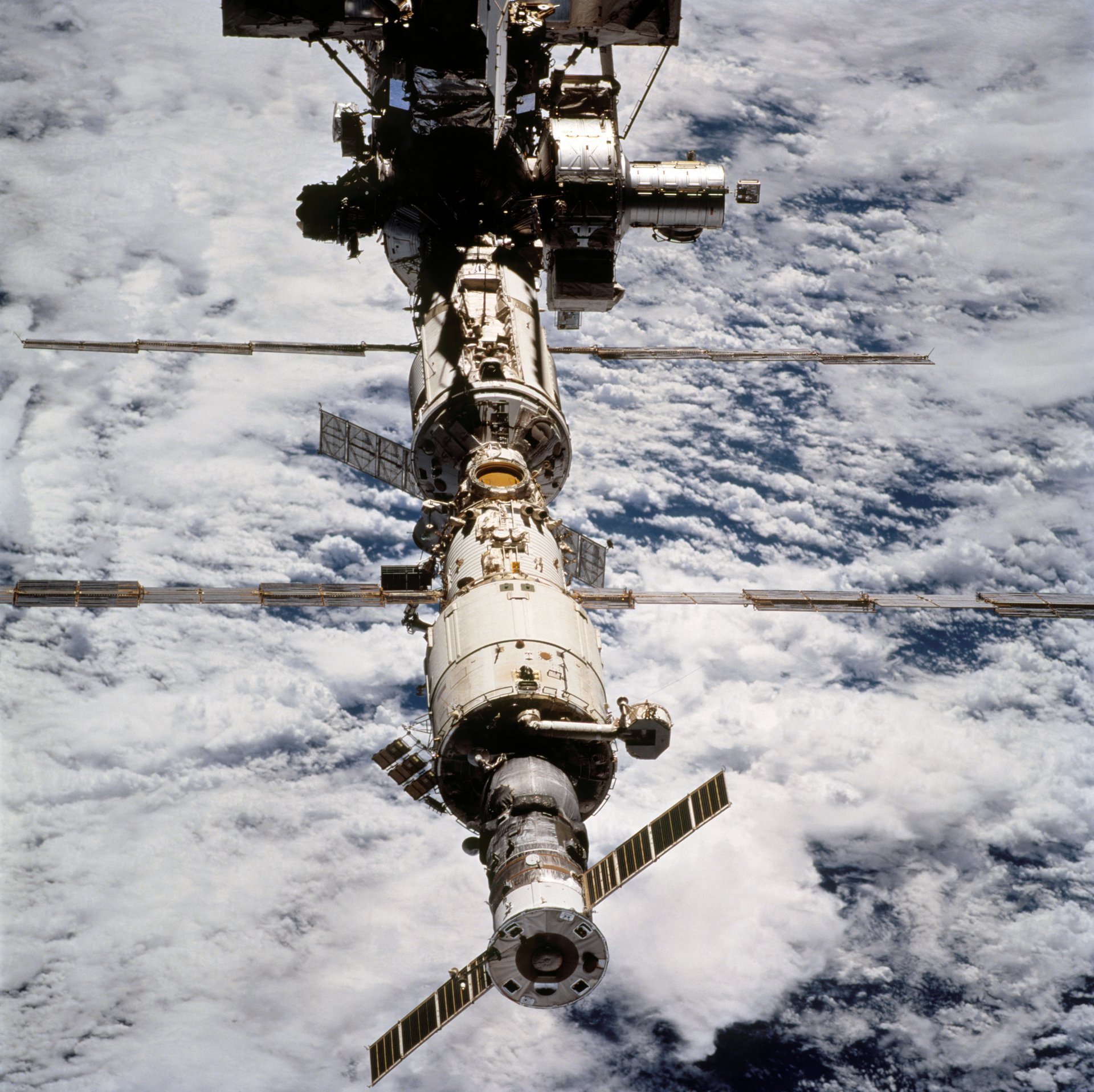 iss nubes espacio