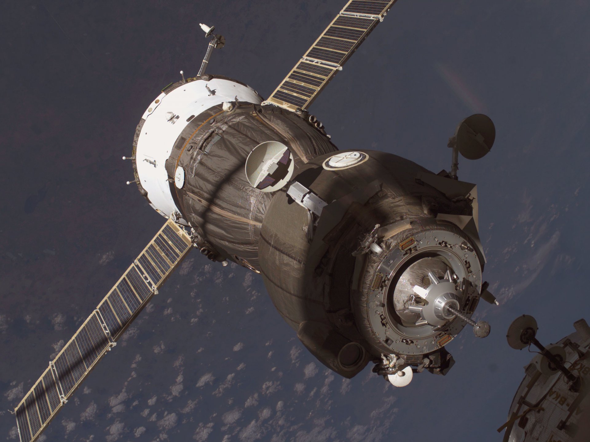 pace land russian cargo soyuz docking