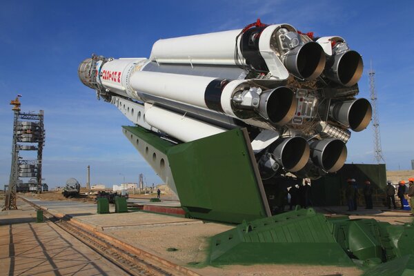 Lanceur sur le cosmodrome de Baïkonour. Aire de lancement