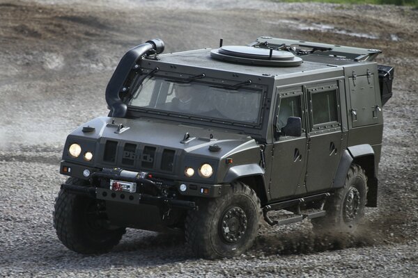 Véhicule blindé militaire à grande portée Lynx