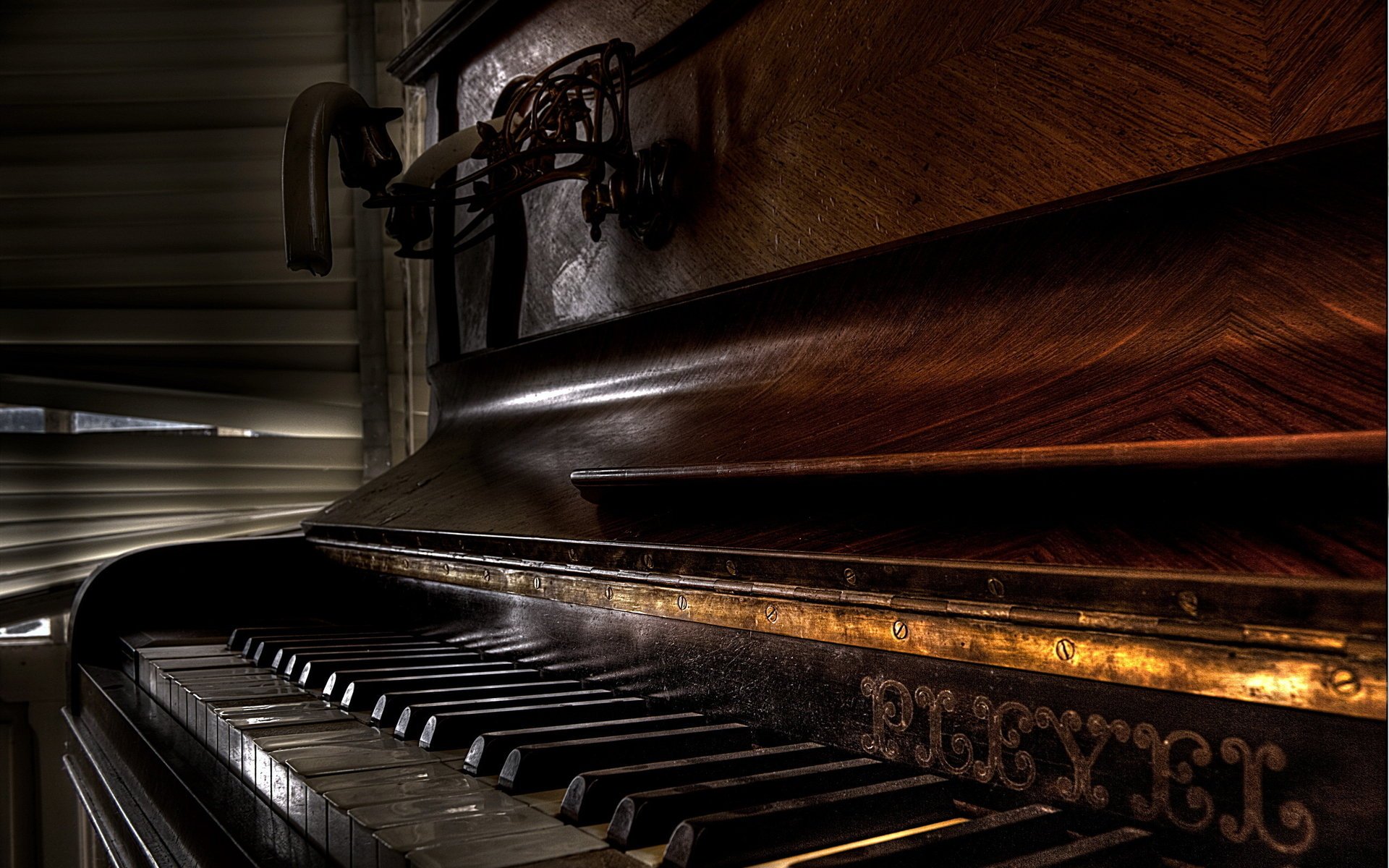 pianoforte sfondo musica