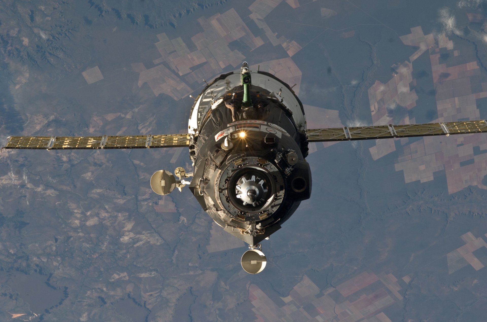 soyuz tma nave espacial espacio tierra nodo de acoplamiento antenas