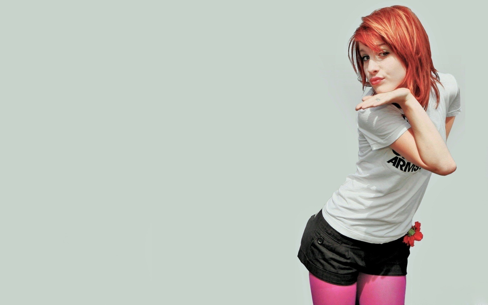 cantante hayley williams rossa pantaloncini