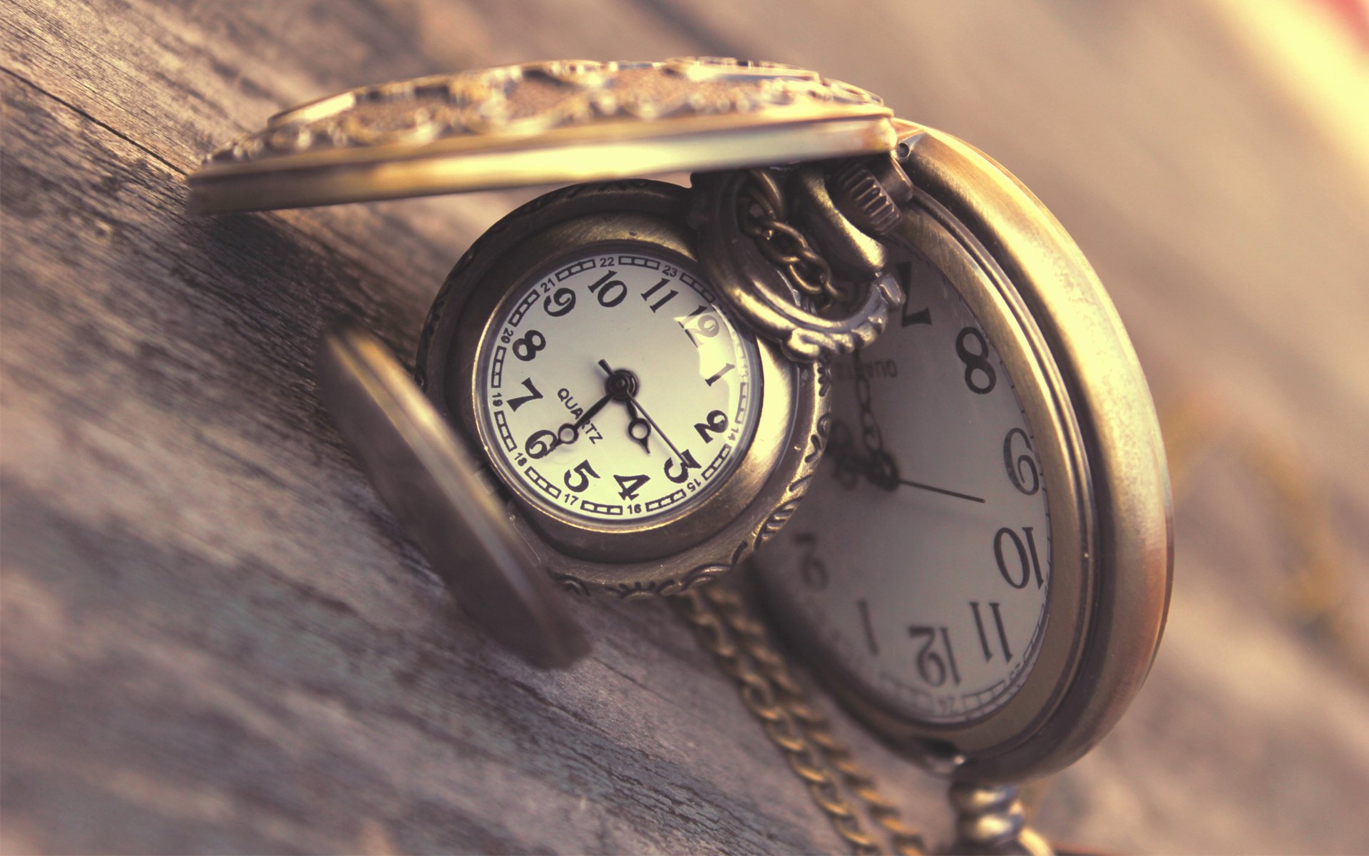 macro poche surface cadran horloge métal