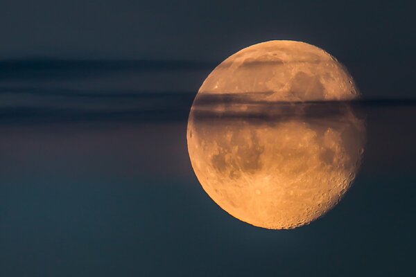 Hermosa imagen de la Luna desde el espacio