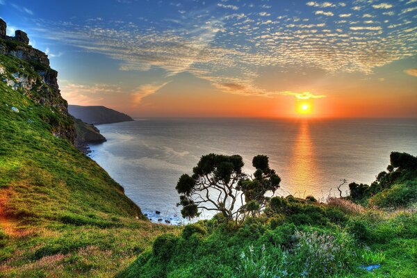 Puesta de sol en la costa del Reino Unido