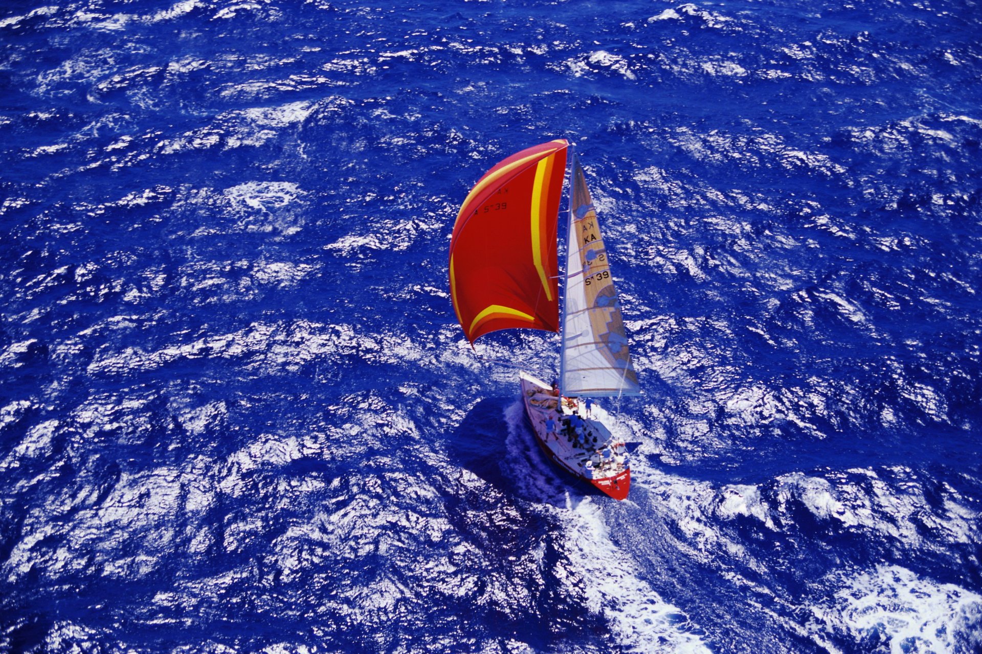 yacht segelboot von oben meer foto