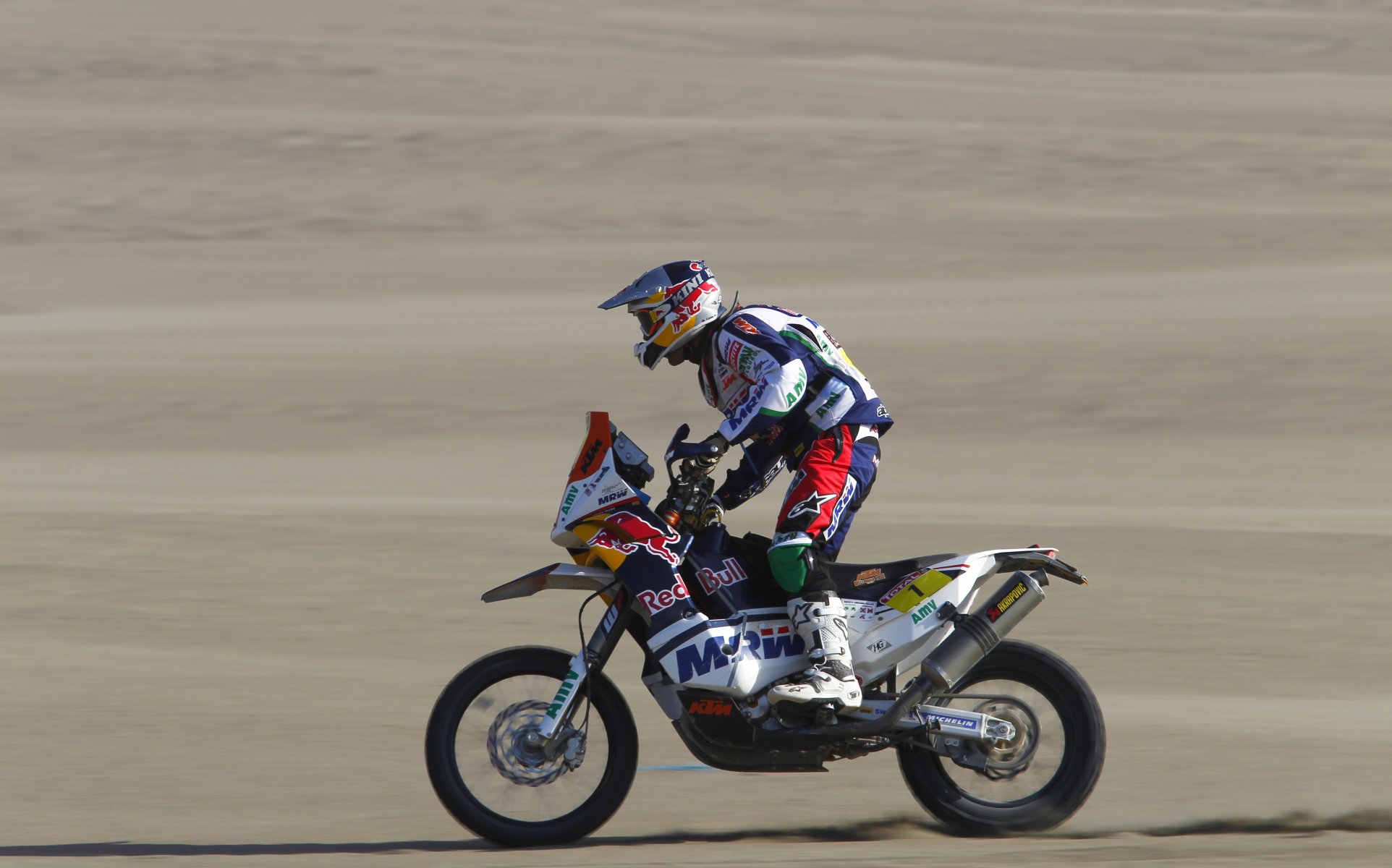 moto dakar rally toro rosso vista laterale corridore sport rally