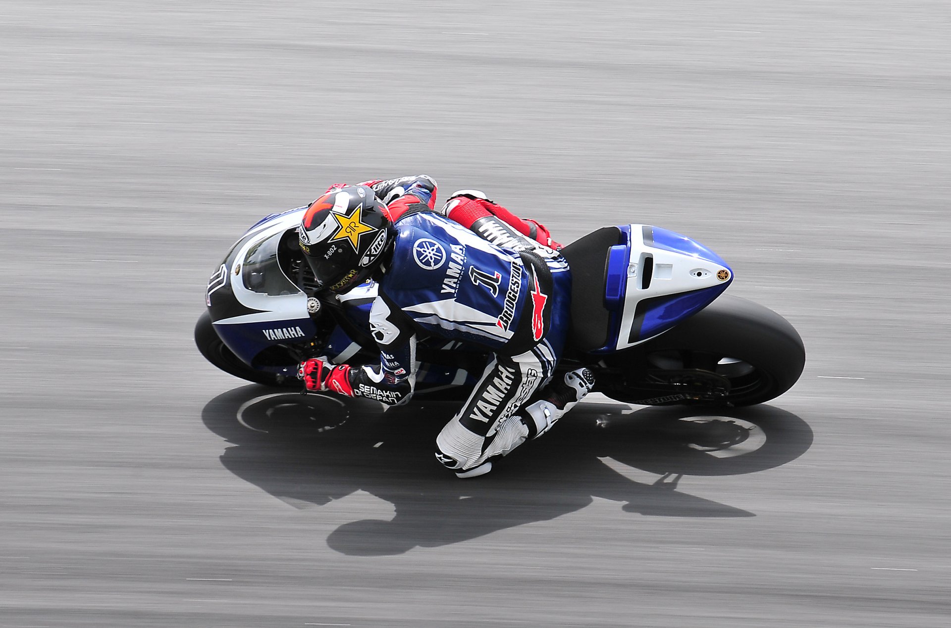 motocykl yamaha motogp racer sport droga prędkość asfalt w ruchu