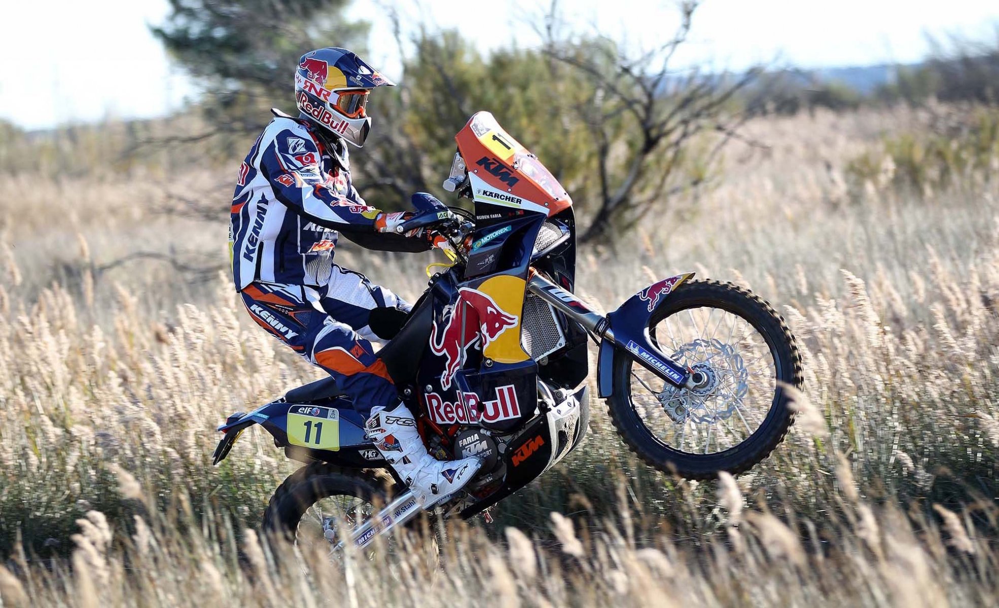 moto moto dakar rallye sport coureur vue latérale course red bull