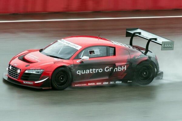 Rouge audi R8 Ims ultra sur les courses sportives