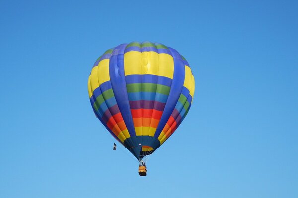 Balon pokarze niebo