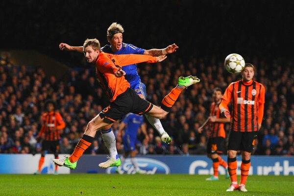 Fotos de los futbolistas Alexander Kucher, Yaroslav Rakitsogo, Razvan Ratz, Willian y Fernando torres