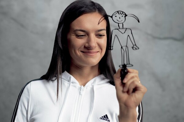 Lena Isinbajewa bei Adidas