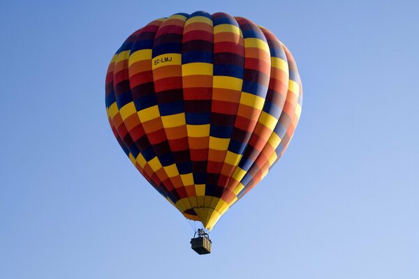 Palloncino luminoso nel cielo