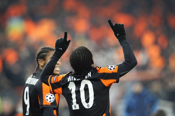 Foto de los jugadores de fútbol del Club minero. Luis andriano y Willian