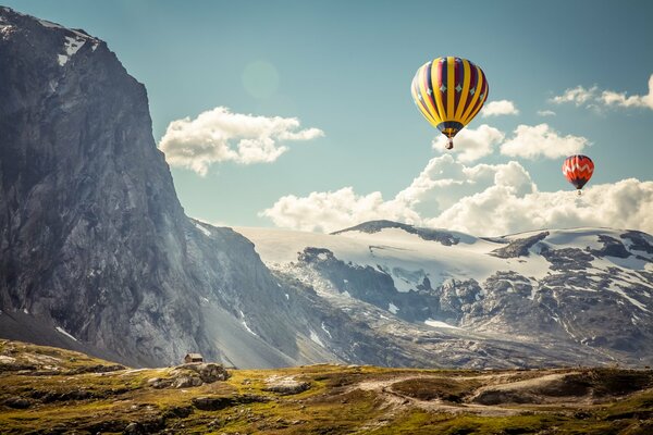 Balloons at the level of clouds and mountains