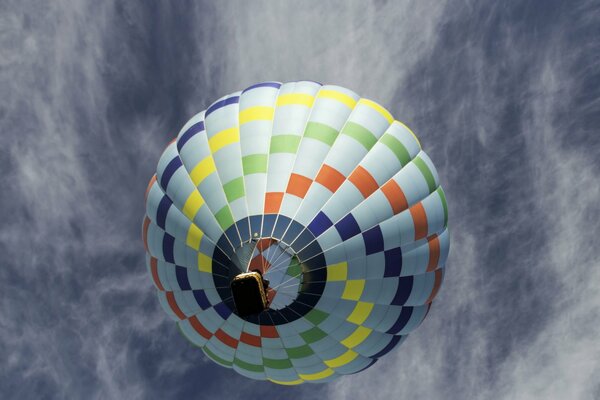 Palloncino sullo sfondo del cielo