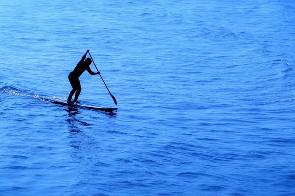 Sports nautiques sur les vagues