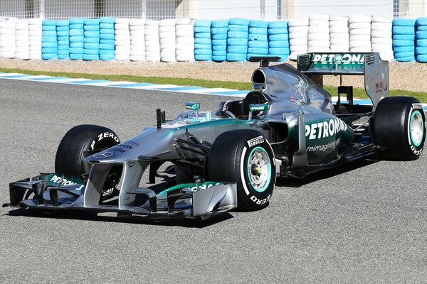 The racing car froze before the start