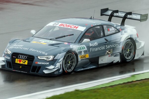 Samochód wyścigowy audi RD 5 dtm