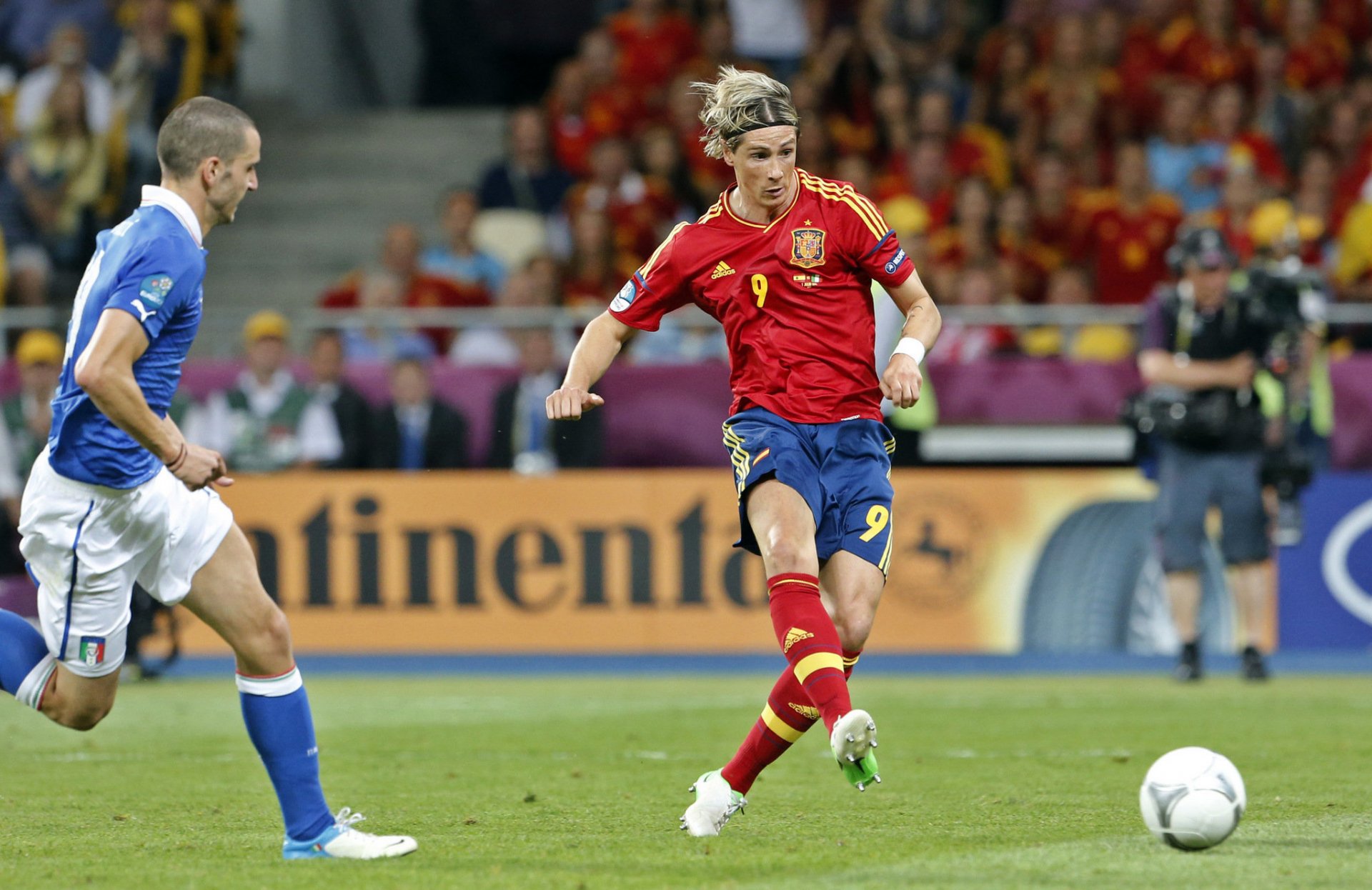 euro 2012 fußball spanien españa furien roja la champion finale spanien gegen italien fernando torres el niño bonucci ziel sport euro 2012 meisterschaft italien unbesiegbar champions rote furie el niño tor sieg fi