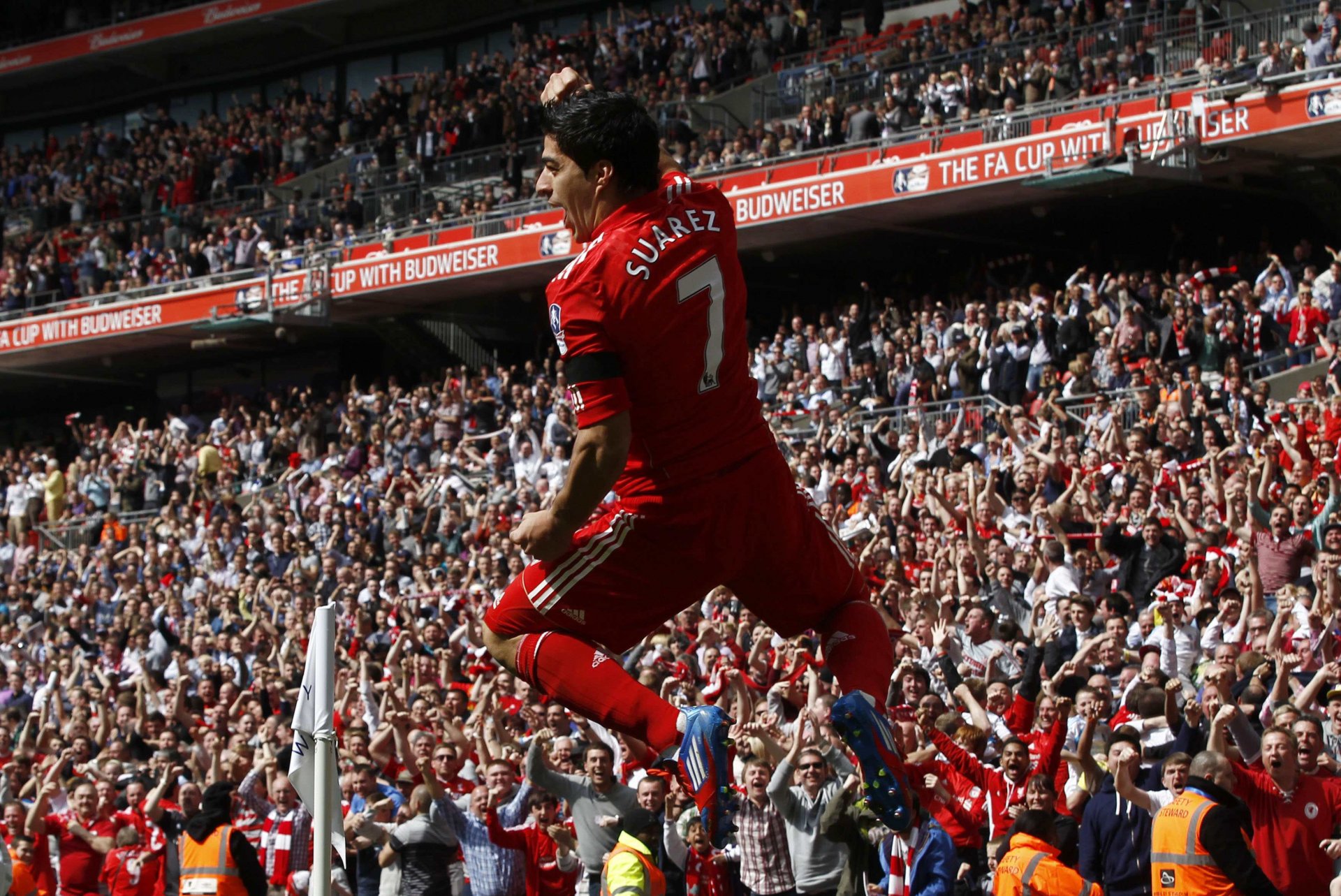 liverpool piłka nożna suarez 2012 fani anglia suarez gol zwycięstwo