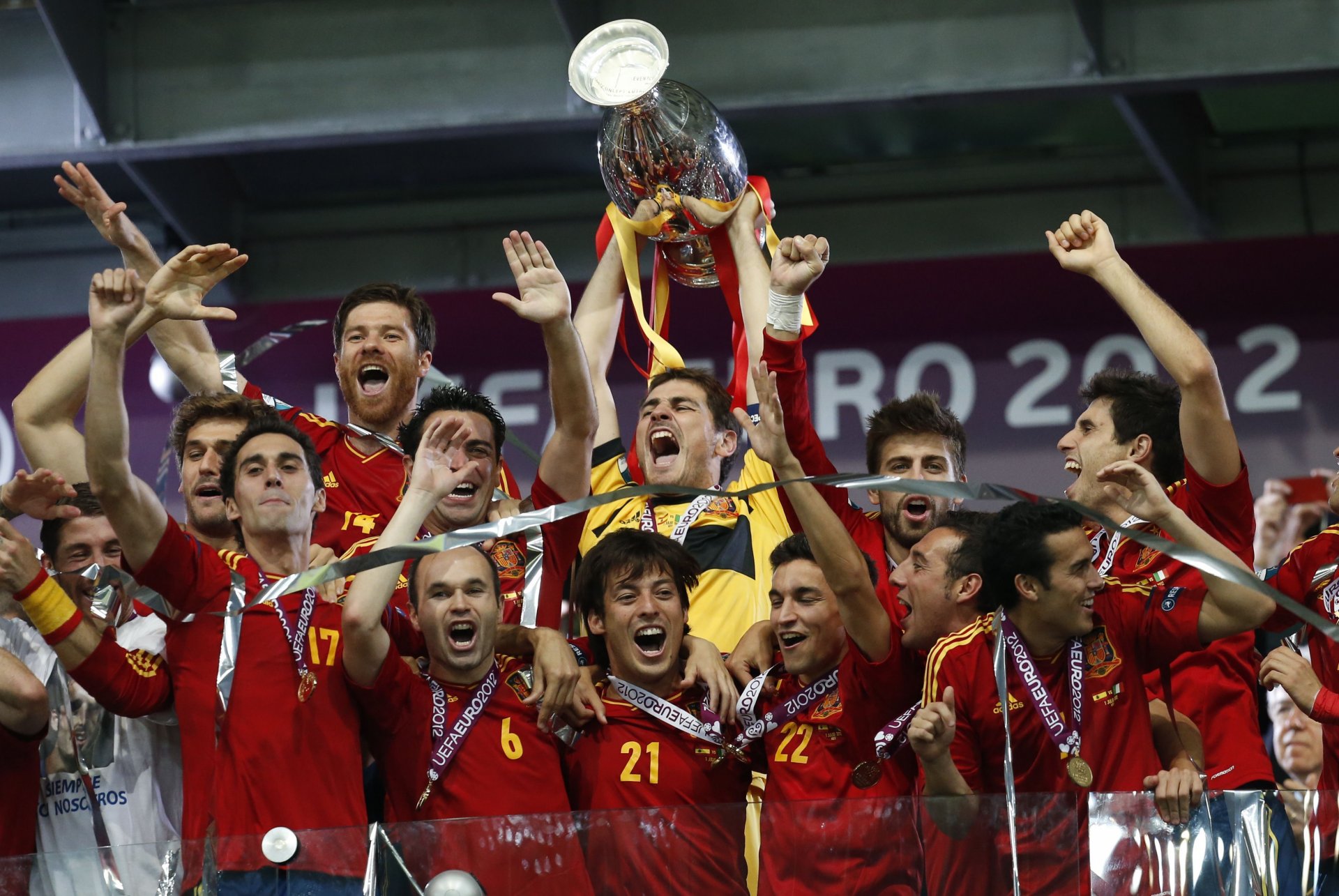 euro 2012 football espagne españa furia roja la champion finale espagne vs italie sport ramos llorente alonso xavi casillas iniesta silva navas arbeloa martínez euro 2012 championnat invaincus champions furia rouge coupe pob